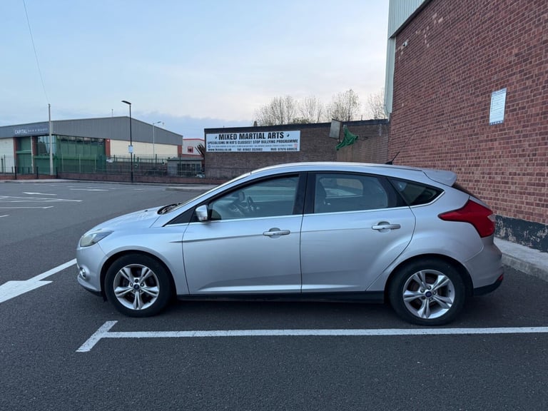  Ford Focus 1.6 Zetec Powershift Euro 5 5dr Petrol Automatic