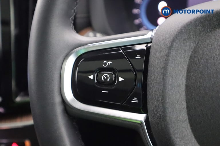 2023 Volvo XC60 2.0 B5P Ultimate Dark 5dr AWD Geartronic SUV Petrol Automatic