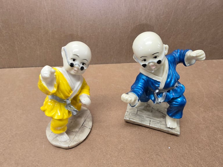 2 x Vintage Chinese Fighting Figures 