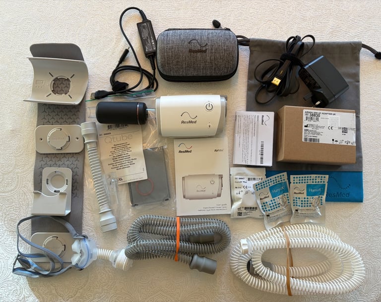 image for ResMed AirMini CPAP – Only 65 hrs Use – Complete Travel Kit with Premium Extras (£900 Value)