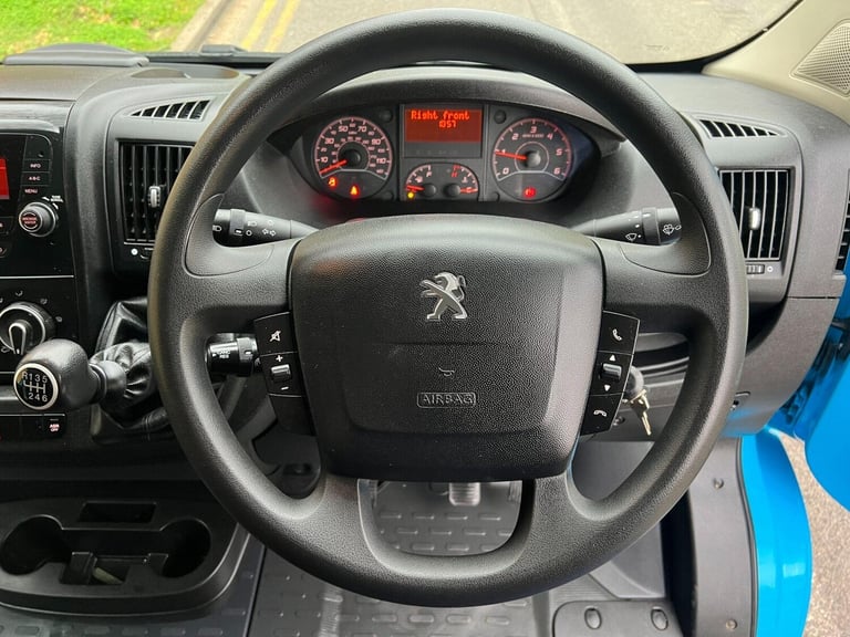 2022 Peugeot Boxer 2.2 BlueHDi 335 S Platform Cab L3 Euro 6 (s/s) 2dr Luton Diesel Manual