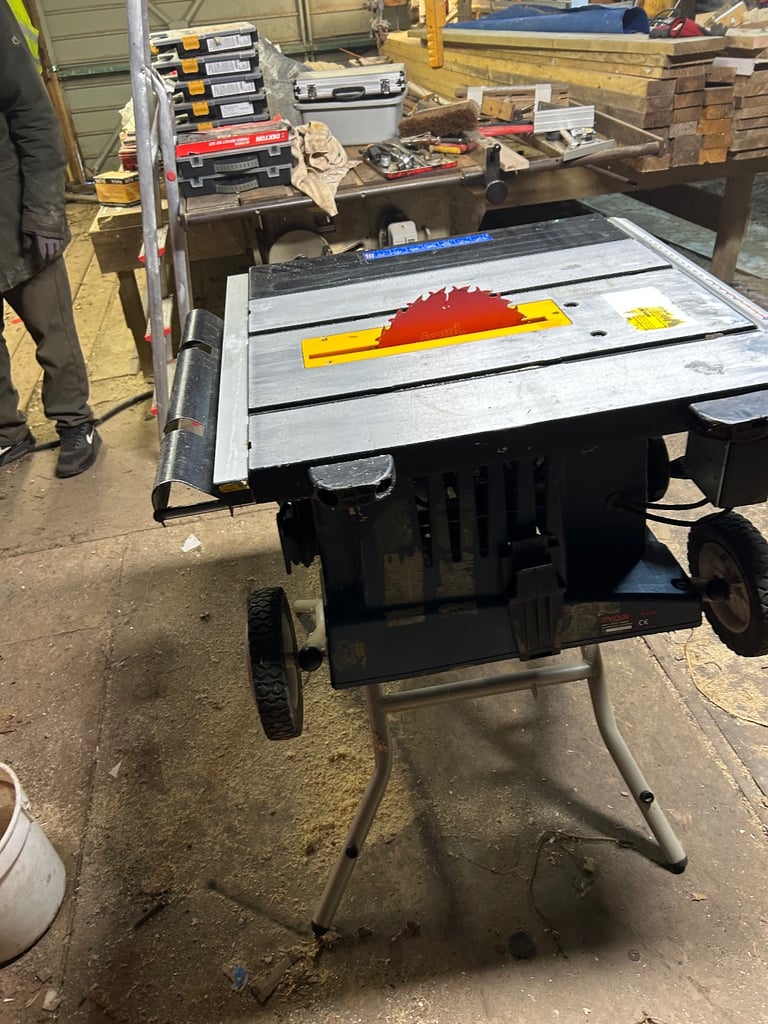 Ryobi ETS 1825 mobile table saw