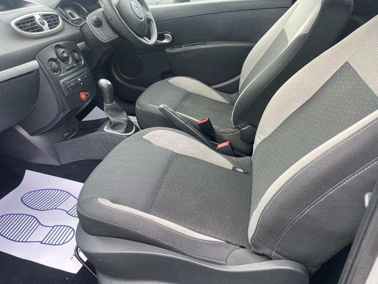 RENAULT CLIO 1.2 I-MUSIC 60 REG SILVER 3 DOOR 12 MONTHS MOT LOW INSURANCE 48+MPG