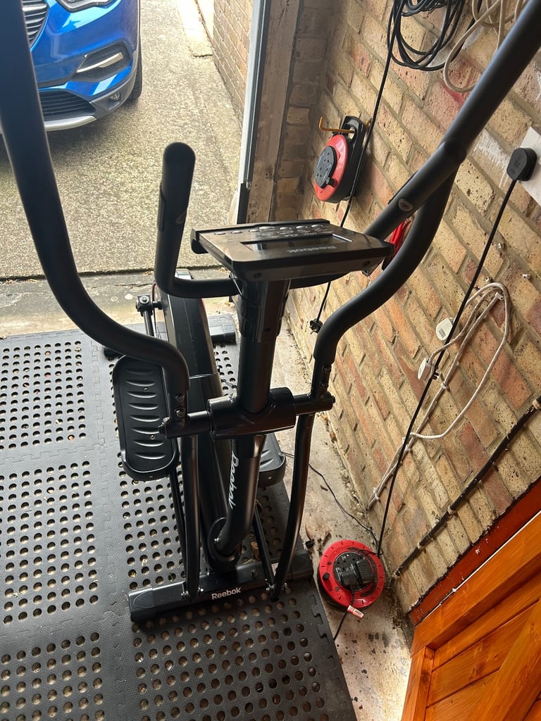 Reebok Cross Trainer ZRS ELLIPTICAL, Hardly Used, Mains Plug, No Manuel