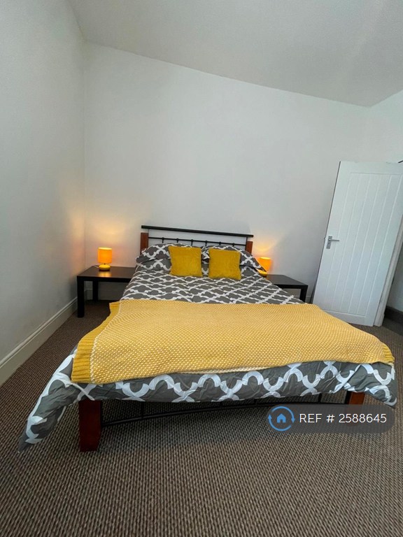 2 bedroom flat in Lower Ford Street, Coventry, CV1 (2 bed) (#2588645)