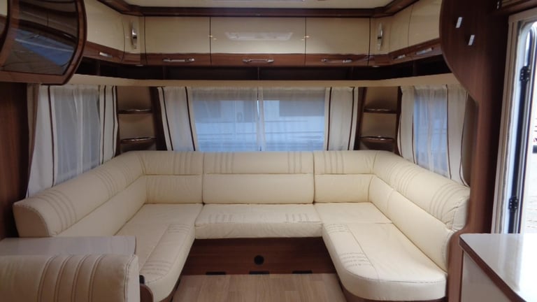 LMC 685 VIP Exquisit 5 BERTH,FIXED TRANSVERSE ISLAND BED CARAVAN 2019