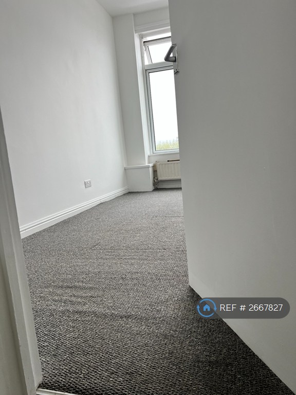 2 bedroom flat in London Road, Westcliff-On-Sea, SS0 (2 bed) (#2667827)