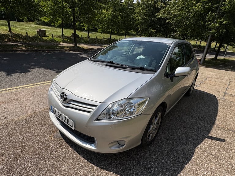 2010 facelift toyota Auris 1.6 automatic, drives perfect, excellent condition inside out,F.S.H 