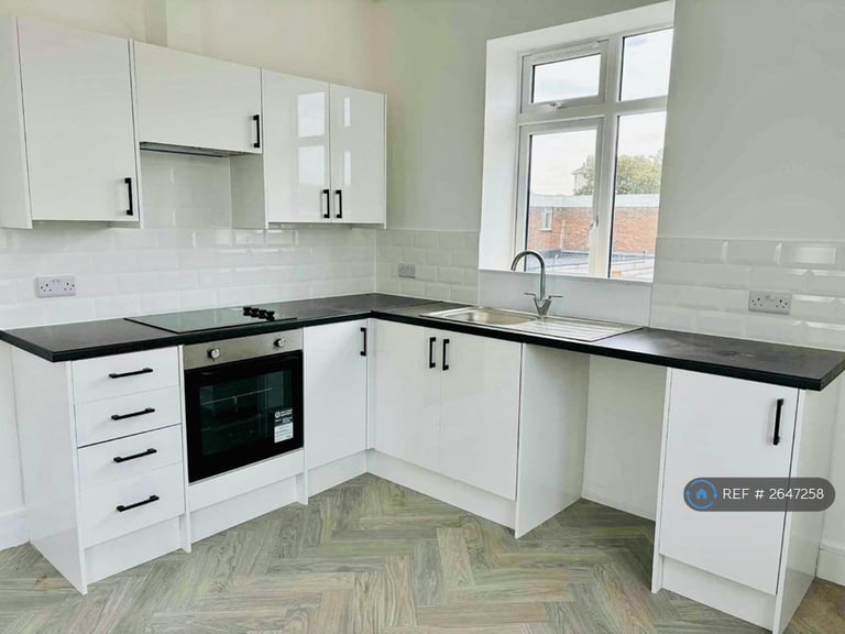 2 bedroom flat in Coates Road, Gosport, PO12 (2 bed) (#2647258)