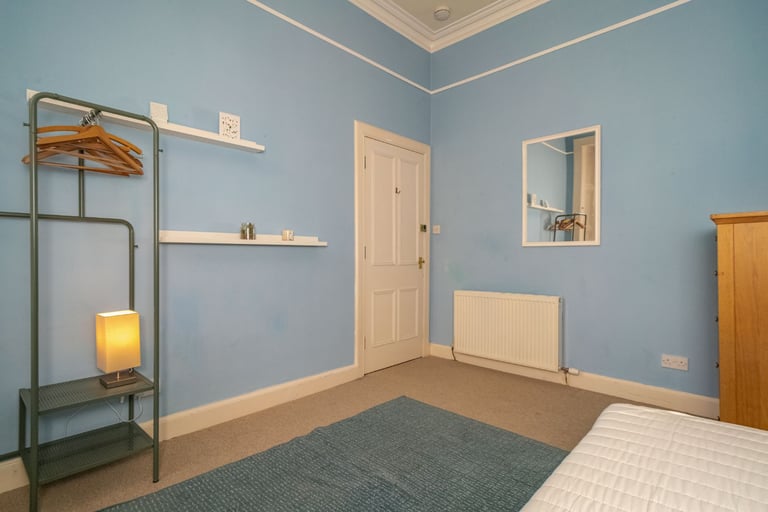 Bright, spacious, extremely well presented 3 bedroom property in Bruntsfield
