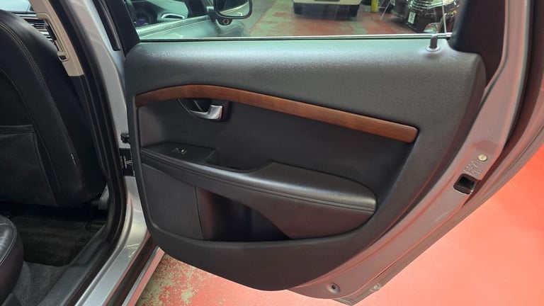  Volvo V70 3.0 T6 R-Design Geartronic AWD Petrol Automatic
