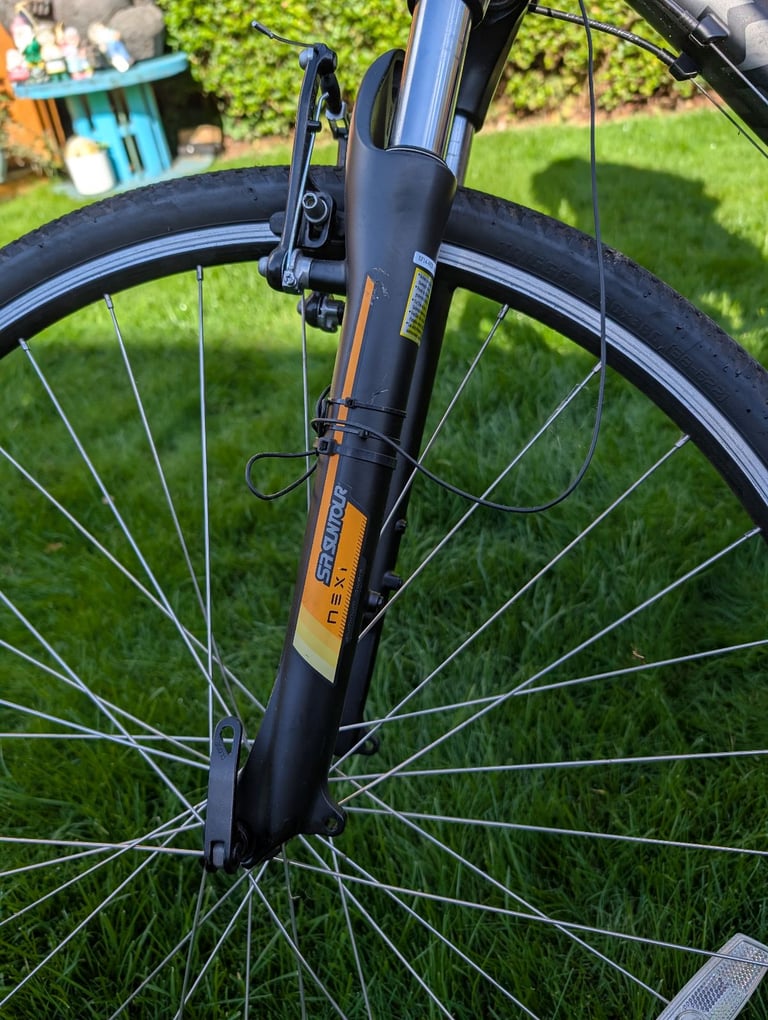 CROSSTRAIL BIKE - IMMACULATE CONDITION 