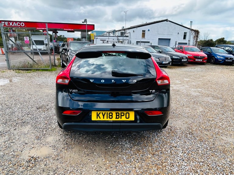 2018 Volvo V40 2.0 T2 Momentum Hatchback 5dr Petrol Manual Euro 6 (s/s) (122 ps)