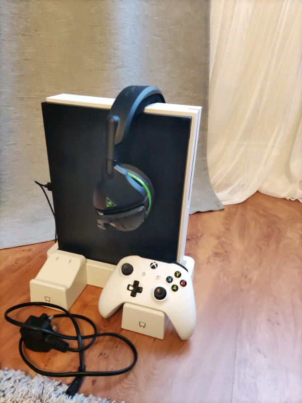 Xbox 1S +Accessories 