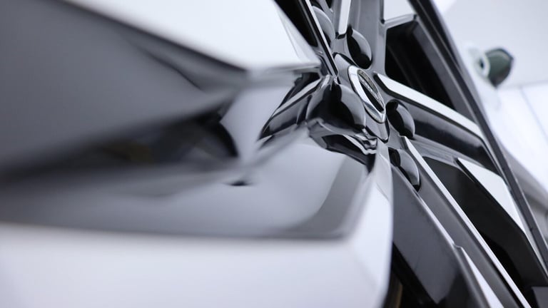 2025 Volvo XC40 B4 (P) Ultra Bright (Sunroof, Pilot Assist, BLIS, Leather) ESTATE Petrol/Electric...