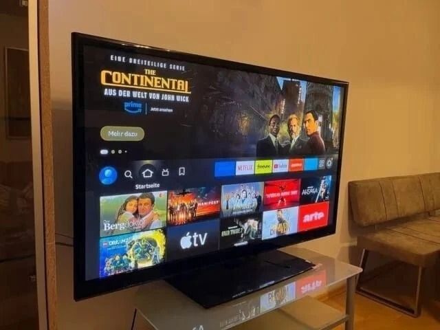 image for 43" SAMSUNG FREEVIEW HD FULL HD LCD TV WITH STAND & REMOTE CONTROL