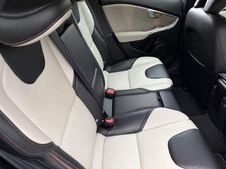  Volvo V40 D2 Cross Country Lux 5dr Powershift Diesel