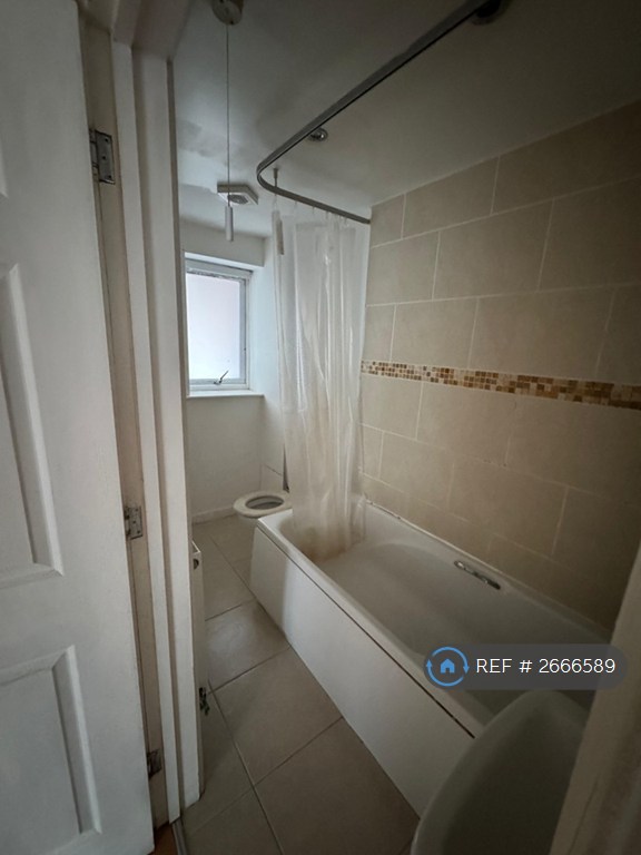 2 bedroom flat in Edward Street, Burton On Trent, DE14 (2 bed) (#2666589)