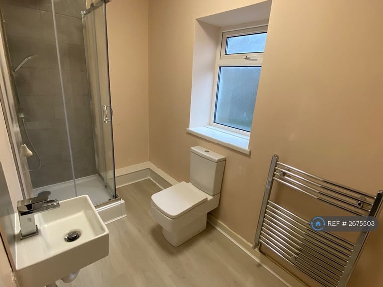 1 bedroom flat in Regent Street, Barry, CF62 (1 bed) (#2675503)