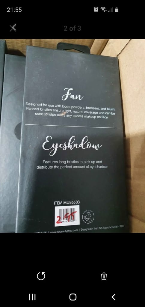 Box of all the same makeup brushes 