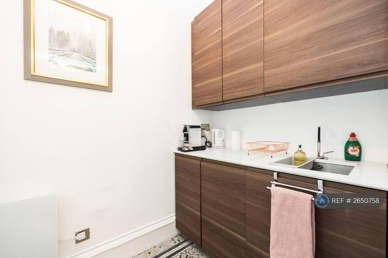 Studio flat in Creston House, London, W8 (#2650758)