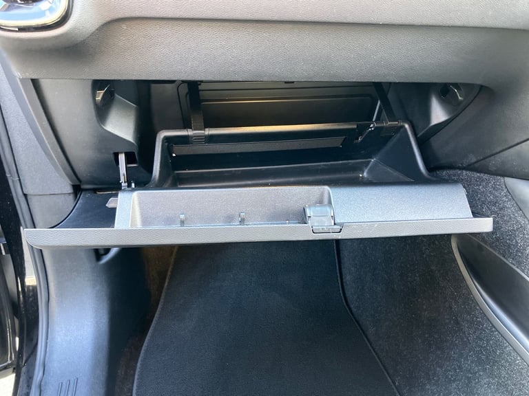 2019 Volvo XC40 1.5 T3 Momentum Pro 5dr Estate PETROL Manual