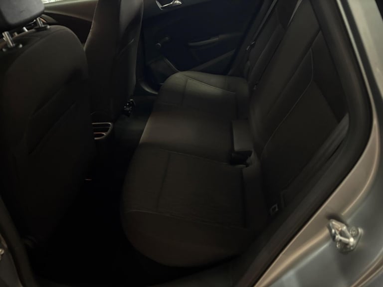 2014 Vauxhall Astra 1.4 16v Design Euro 5 5dr HATCHBACK Petrol Manual