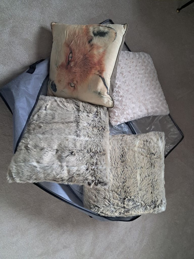 image for Free cushions - faux fur, neutral colours