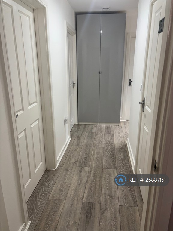 2 bedroom flat in Burrows Crescent, Chipping Norton, OX7 (2 bed) (#2583715)
