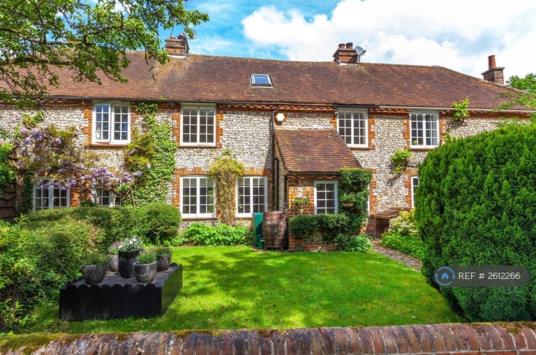 image for 4 bedroom house in Folly Cottages, Henley On Thames, RG9 (4 bed) (#2612266)