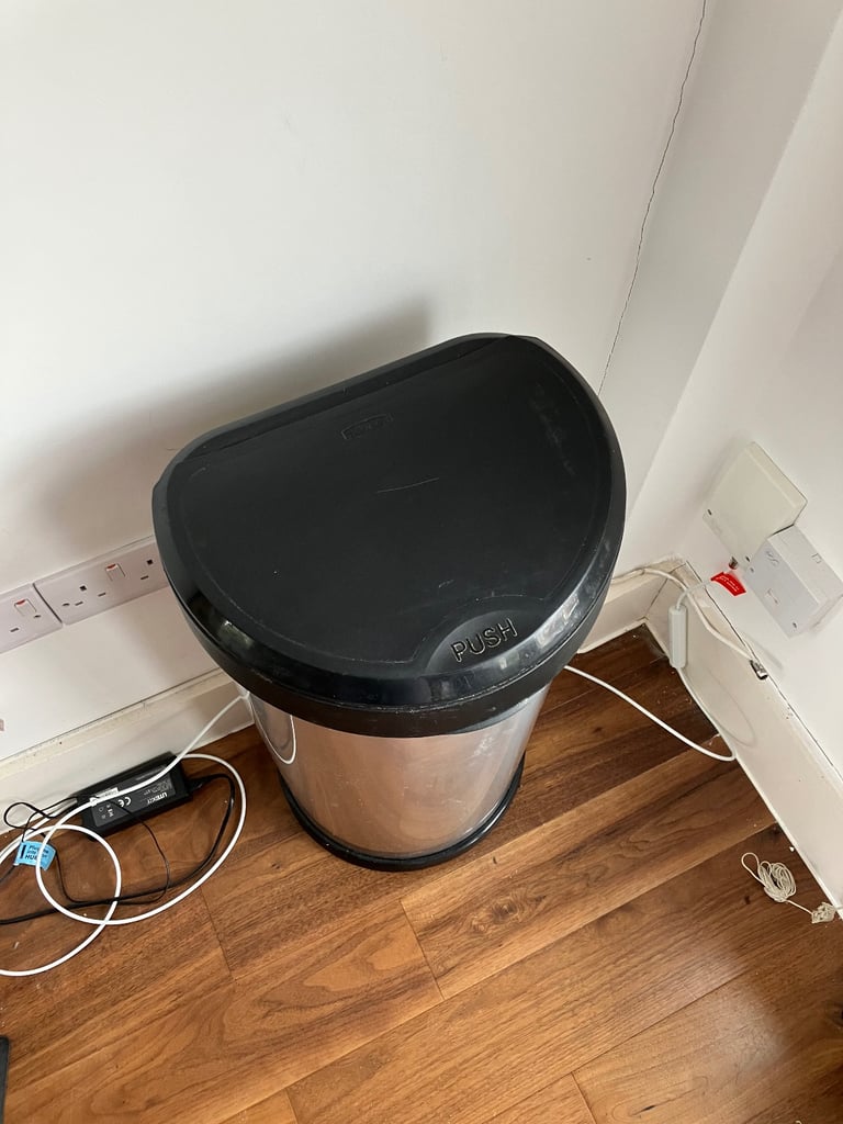 Free Curver Bin – collection only