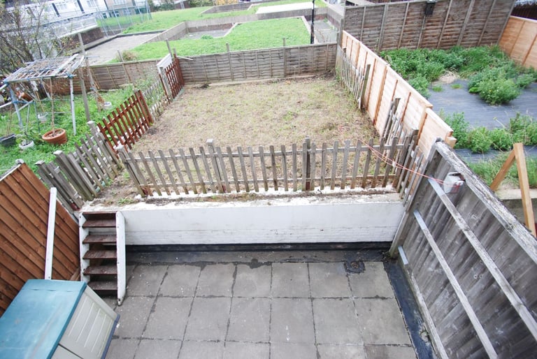 Two bedroom ground floor ex-local maisonette E14