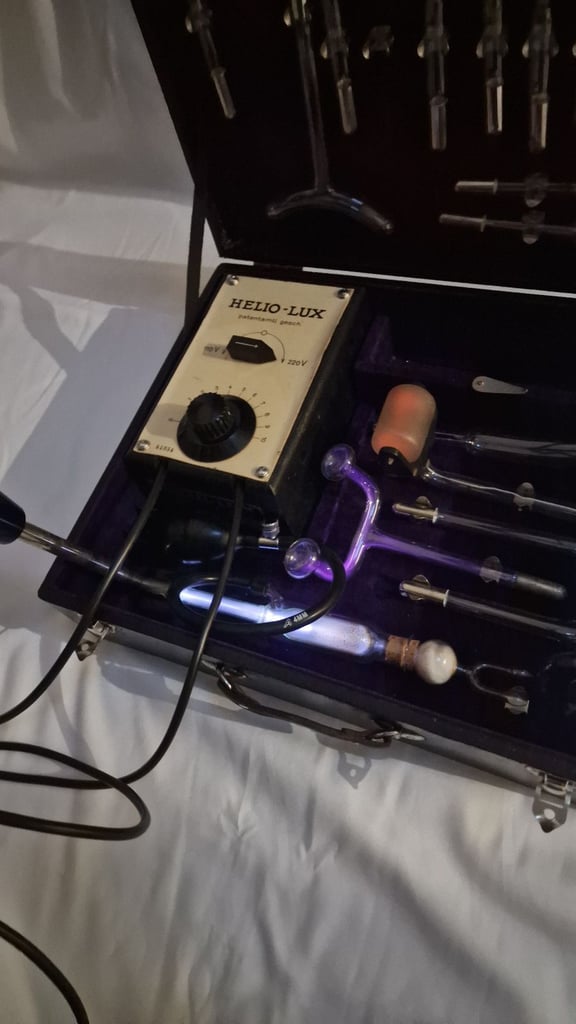 Restored Helio Lux Violet Ray,  Tesla Healing Device