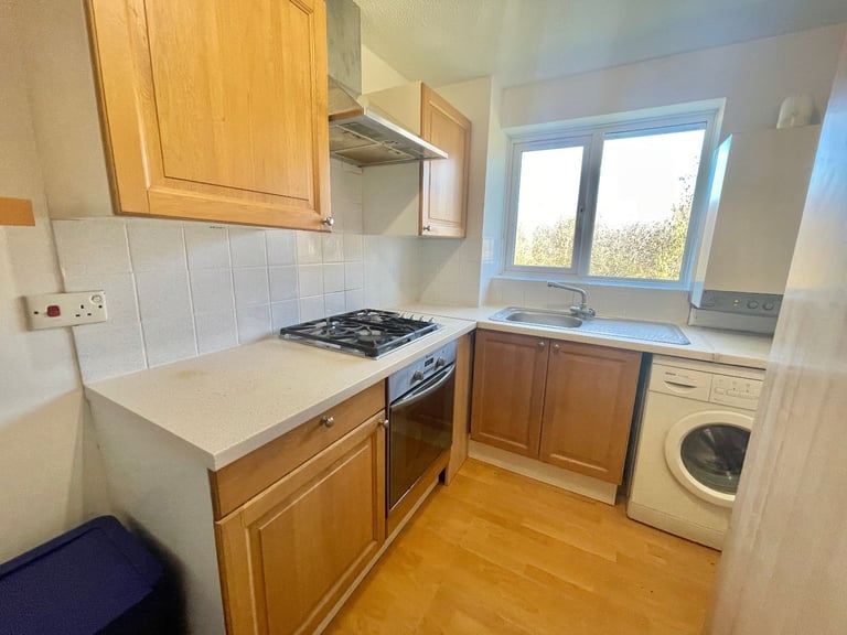 2 bed flat to rent -  Dehavilland Close, Northolt UB5