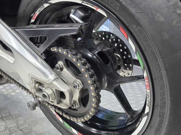 APRILIA TUONO V4 1100 FACTORY