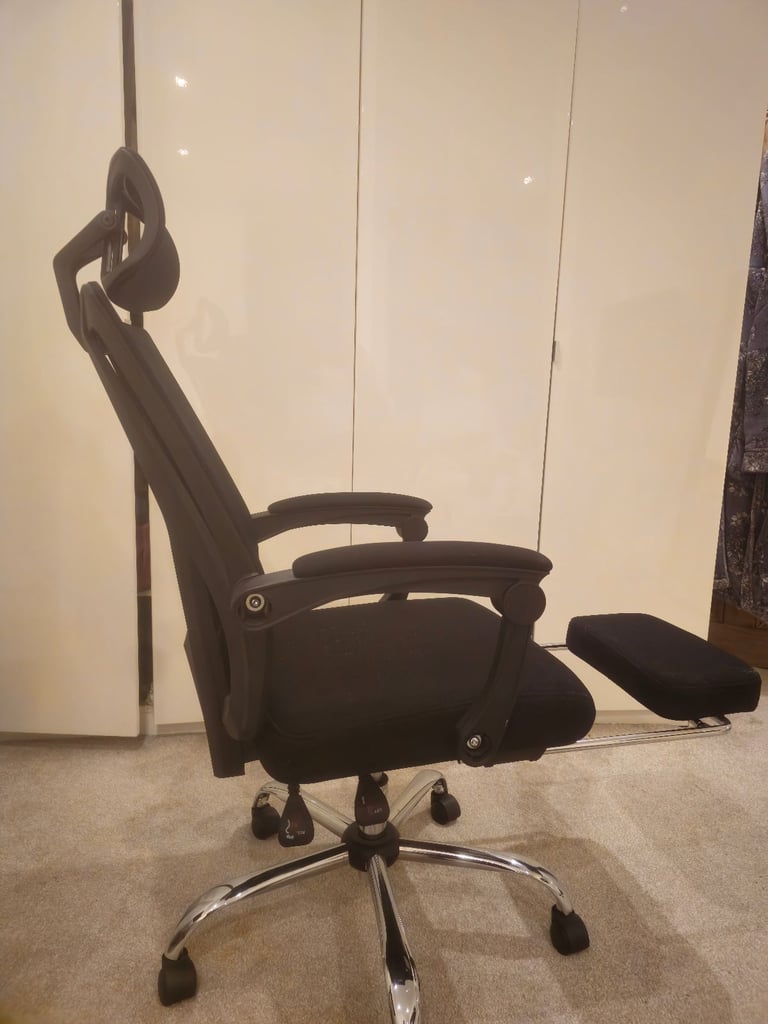 Black office chair