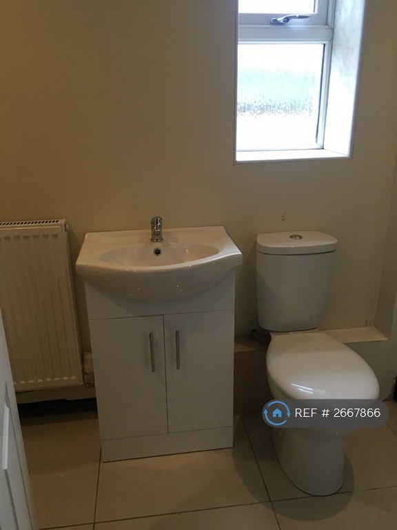 1 bedroom flat in Dimsdale Parade, Newcastle, ST5 (1 bed) (#2667866)