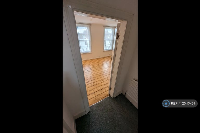 3 bedroom flat in Wincheap, Canterbury, CT1 (3 bed) (#2640431)