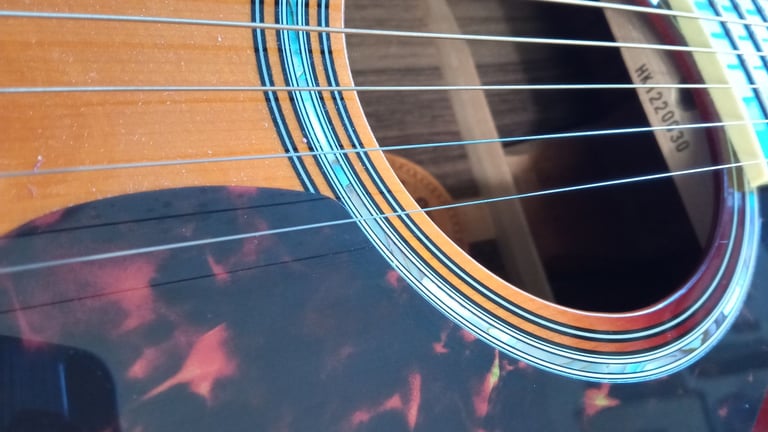 Yamaha LS16 all solid woods acoustic guitar with case. Like new. PX welcome.