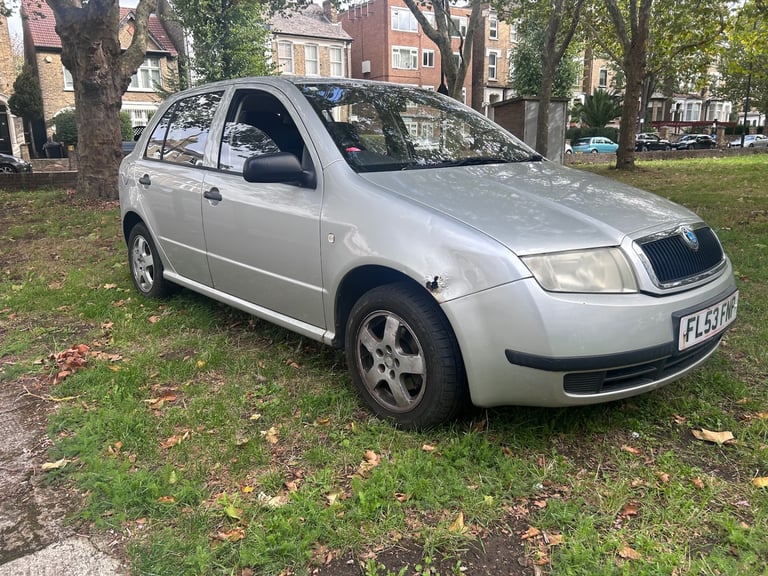 2003 Skoda Fabia 1.2 12V Silverline 5dr HATCHBACK Petrol Manual - Image 2