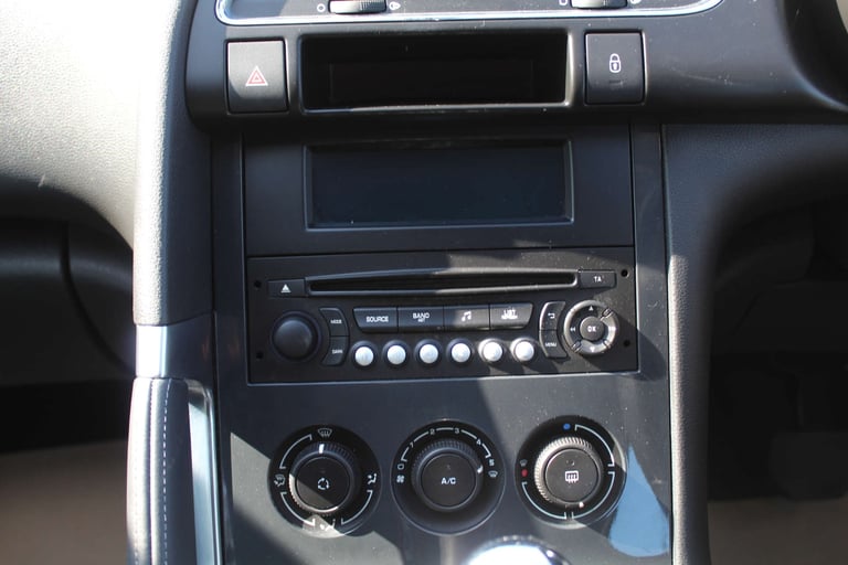 2015 Peugeot 3008 1.6 3008 Active e-HDi Semi-Auto 5dr SUV Diesel Automatic