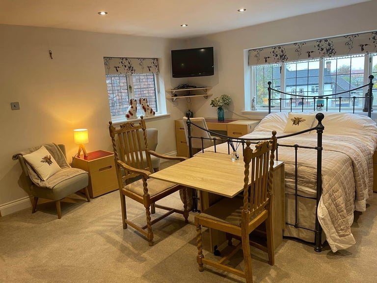 Beautiful studio flat for rent available 