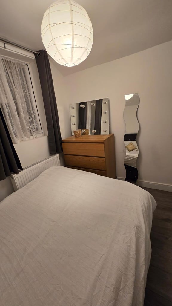 Room to Let  (Females Only)–South Esk Road  E7 8HD,Rent is £600.00 pcm 