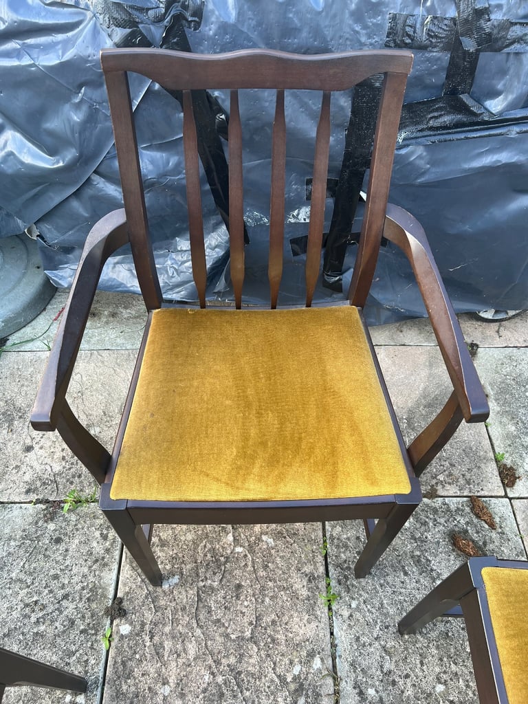 Stag Extendable Dining Table & 6 Chairs – Classic Vintage Set