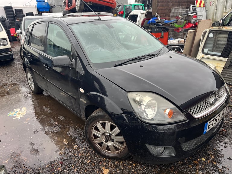 Ford fiesta mk6 1.25 2008 black BREAKING FOR PARTS 