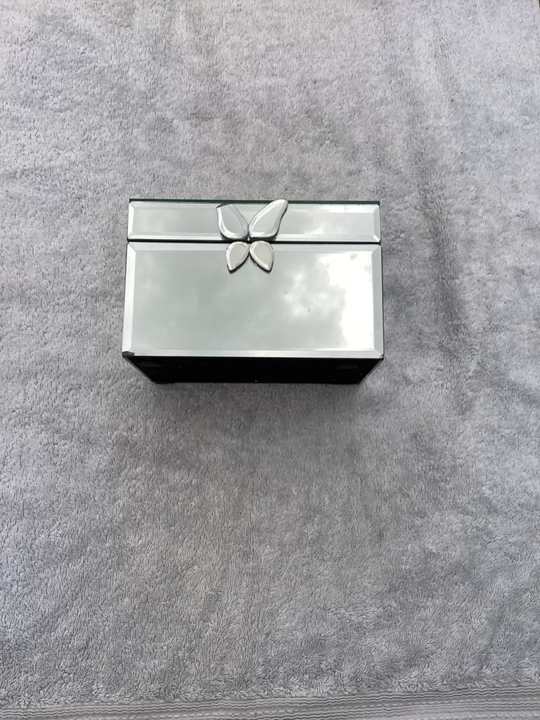 A vintage shiny jewellery box 