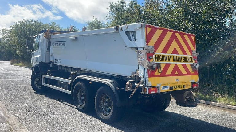 2016 (66) LEYLAND DAF CF370 GRITTER / CUTHBERTSON MPB. WALKING FLOOR