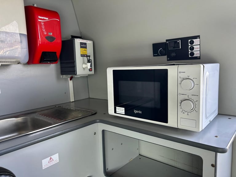 2020 Renault Master LM35dCi 135 Business Medium Roof Van ECODRIVE PANEL VAN Diesel Manual