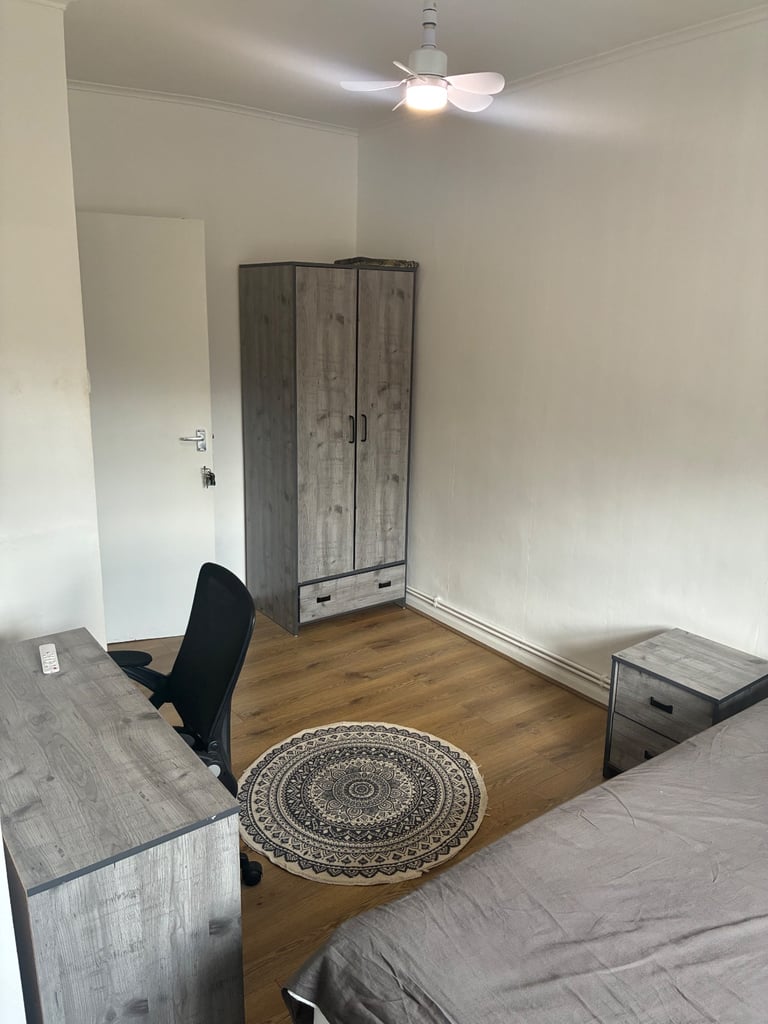 Spacious Double Room – All Bills Included, Great Location!