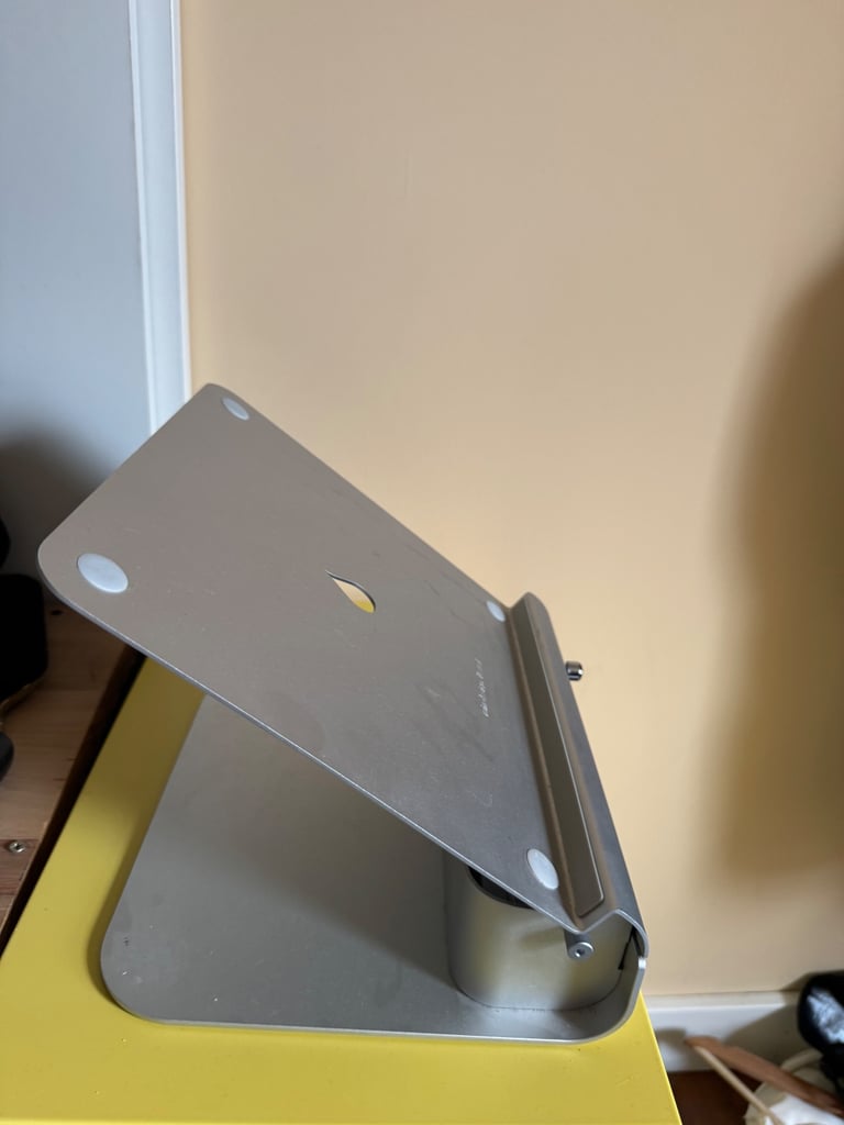 Rain iLevel 2 adjustable laptop/tablet stand